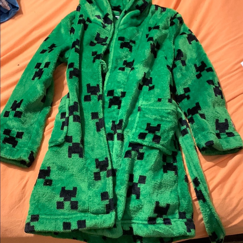 Green Robe with Black Pattern - Picture 3 of 5